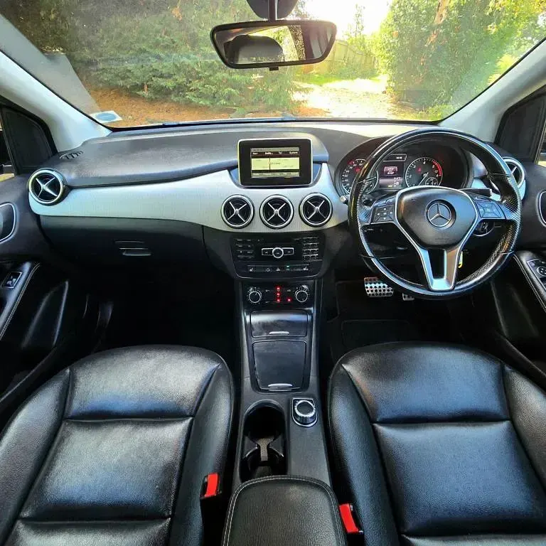 Used Mercedes B180 2014 Silver MPV