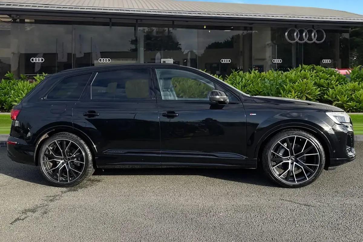 New Audi Q7 Black Edition 2025 Black SUV