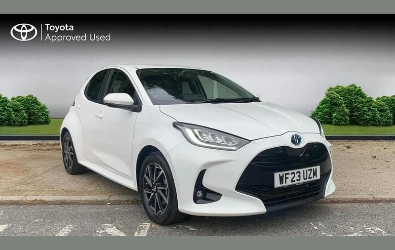 White Used 2023 Toyota Yaris Hybrid Design Hatchback | £18,390 (Super price) - Image 1/1