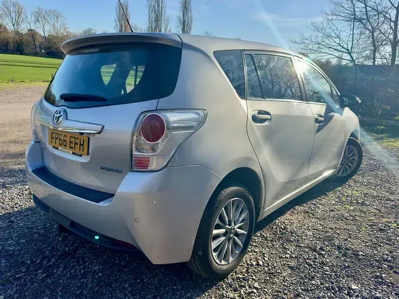 Used Toyota Verso 147 HP (108 kW) 2016 Silver MPV