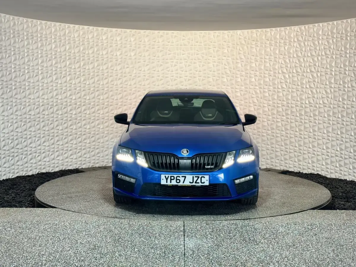 Used Skoda Octavia vRS 184 HP (135 kW) 2017 Blue Hatchback