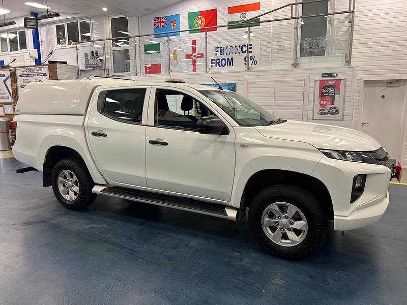 Used Mitsubishi L200 Top 150 HP (110 kW) 2020 White Pickup