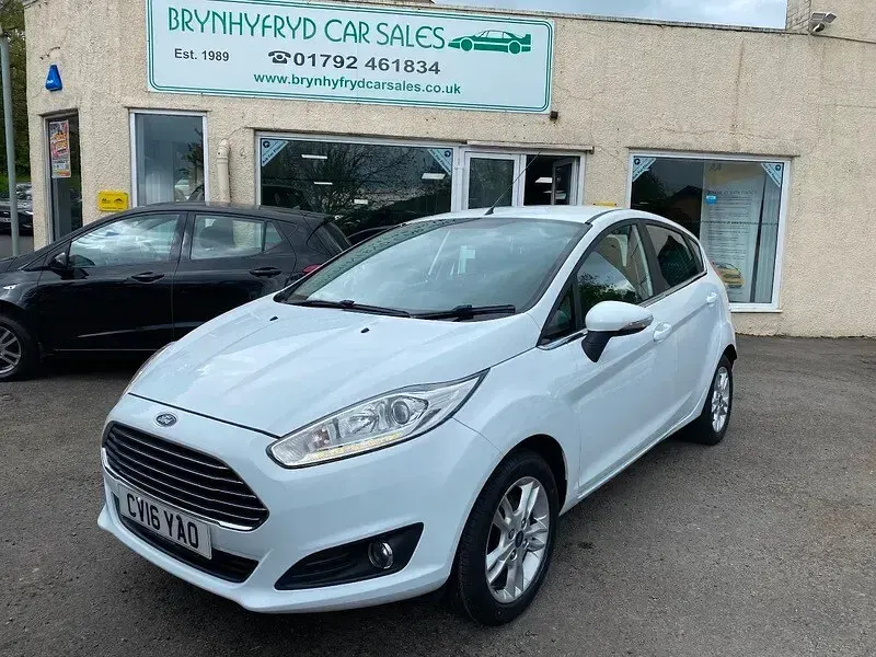 Used Ford Fiesta Zetec 2016 White Hatchback