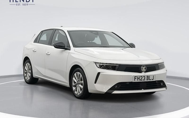 Used 2025 Vauxhall Astra Design Edition Hatchback | £14,499 (Super price) - Image 1/4