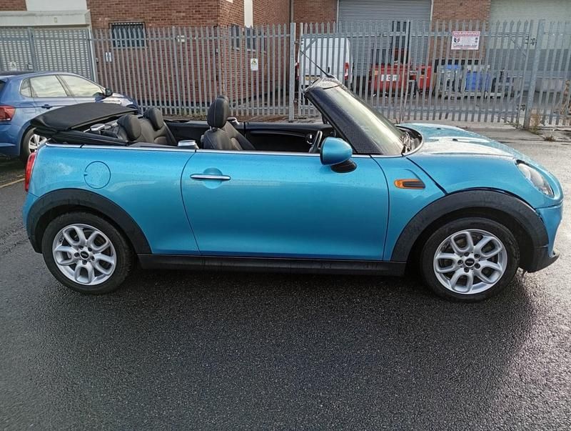 Begagnad Mini Cooper Cabriolet 2017 Blå Cab