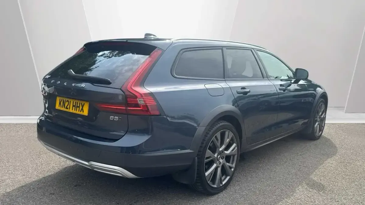 Used Volvo V90 CC 235 HP (172 kW) 2021 Blue Estate