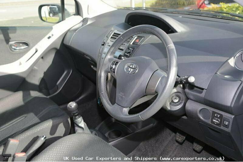 Begagnad Toyota Yaris SR 2009 Halvkombi