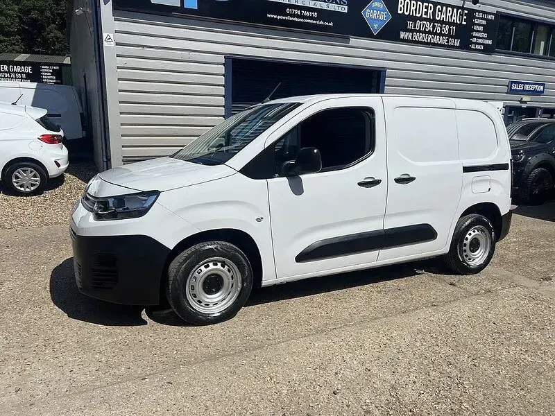 Used Citroën Berlingo 100 HP (73 kW) 2023 White MPV