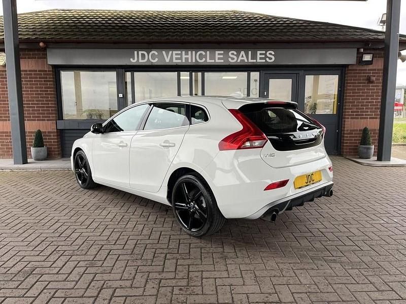 Used Volvo V40 R-Design 150 HP (110 kW) 2014 White Estate
