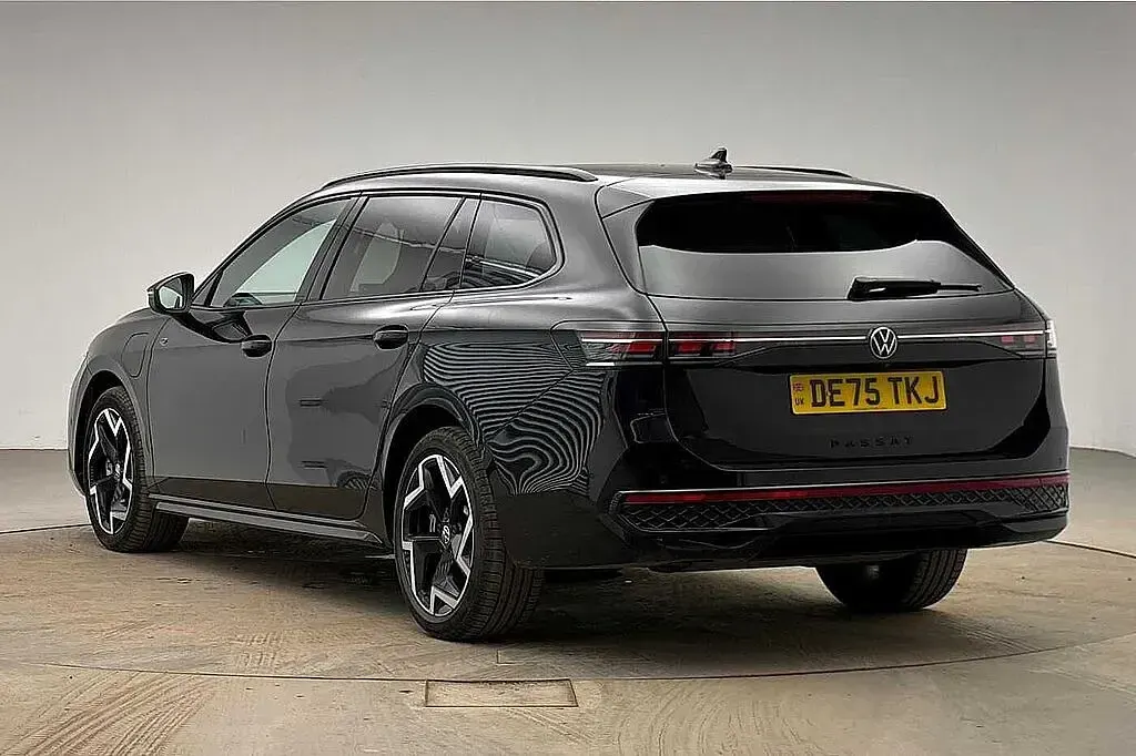 Used VW Passat R-line 272 HP (200 kW) 2025 Black Estate