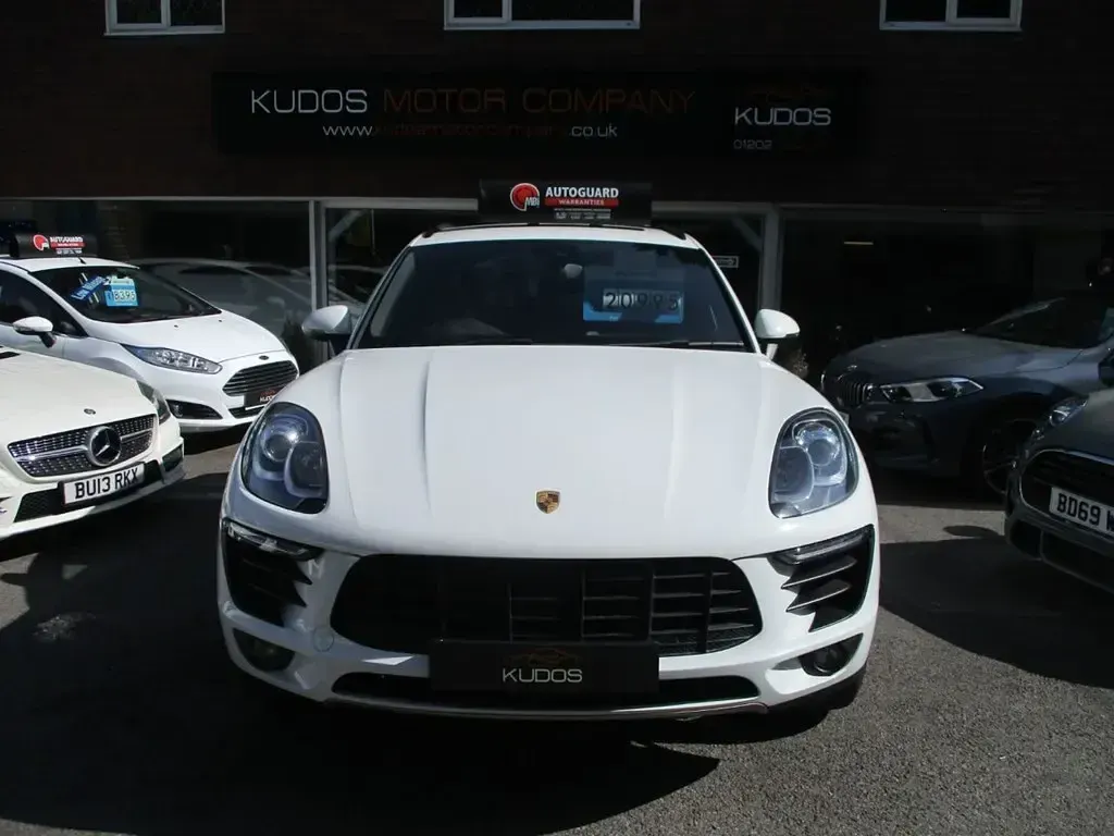 Used Porsche Macan 258 HP (189 kW) 2016 White SUV