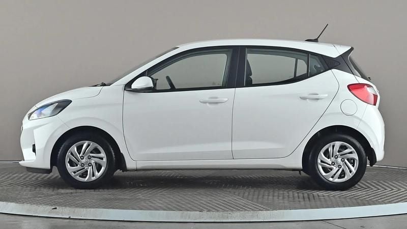 Used Hyundai i10 SE 67 HP (49 kW) 2022 White Hatchback