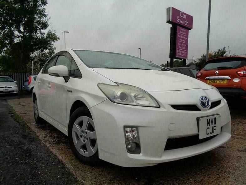 Used Toyota Prius T4 2010 White Hatchback