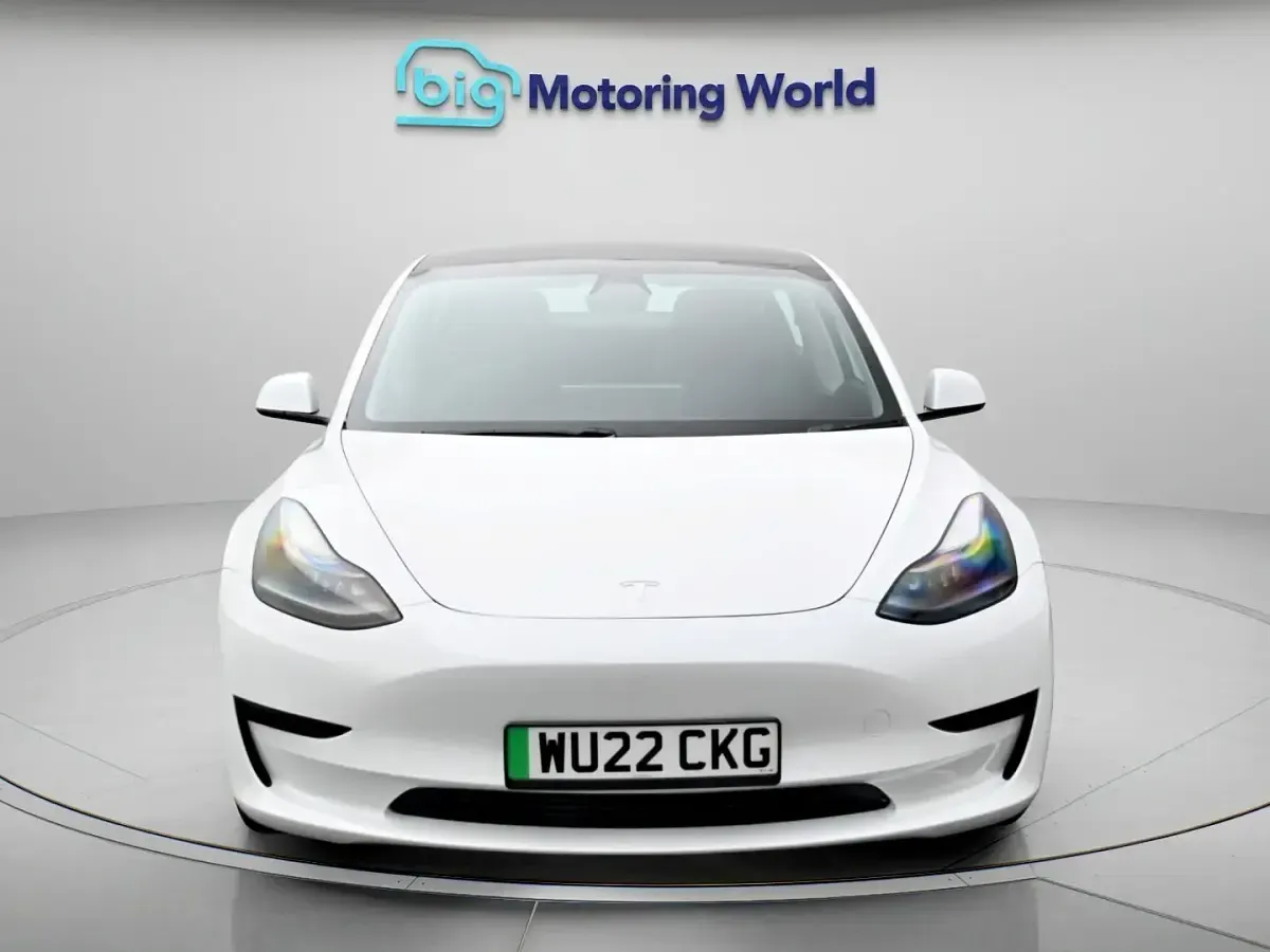 Used Tesla Model 3 Standard Range Plus 239 kW (325 HP) 2022 White Sedan