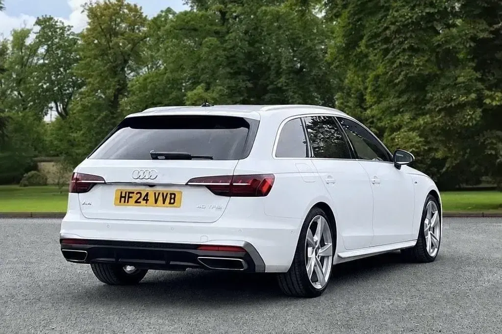 Używany Audi A4 S-Line 204 KM (150 kW) 2024 Biały Kombi
