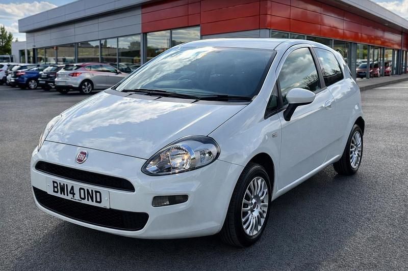 Used Fiat Punto Pop 69 HP (50 kW) 2014 White Hatchback