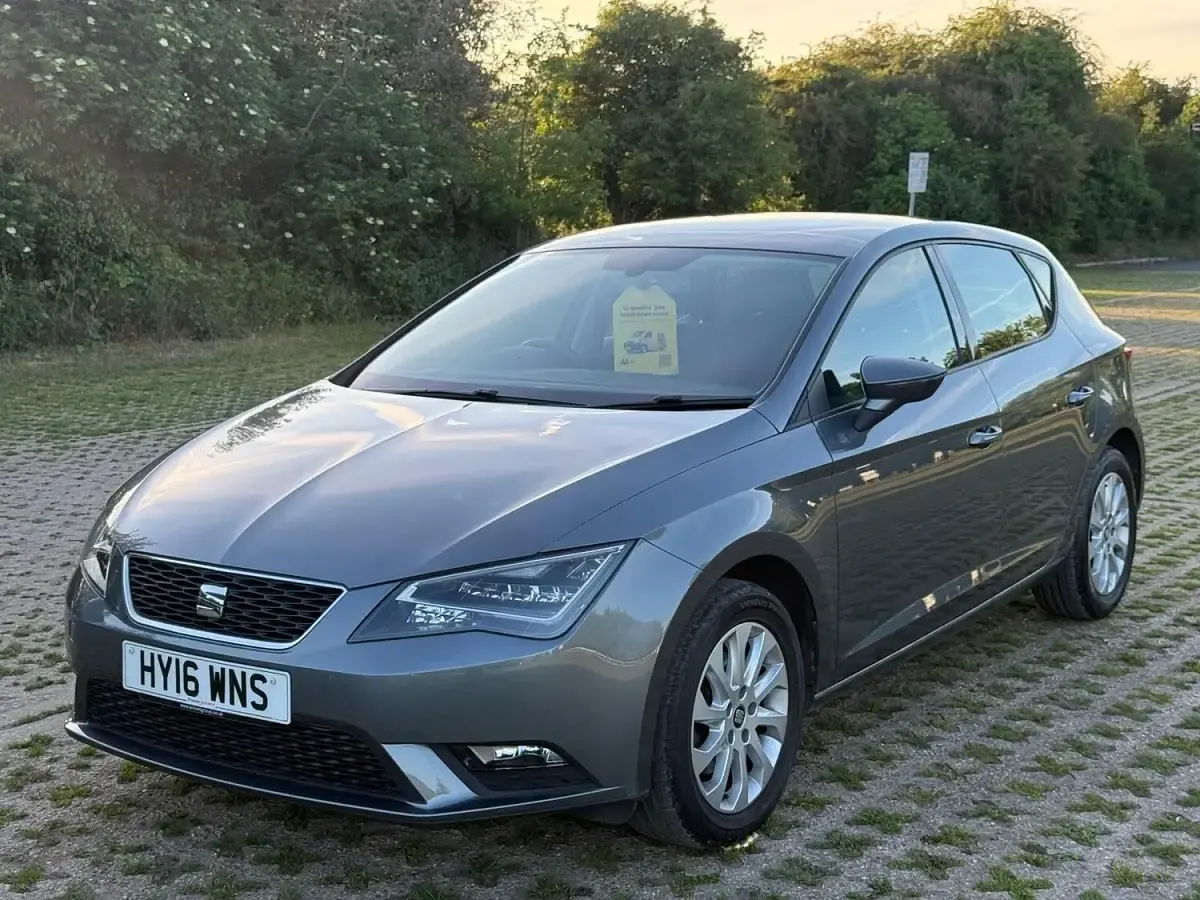 Usado Seat Leon SE 125 HP (91 kW) 2016 Cinzento Citadino