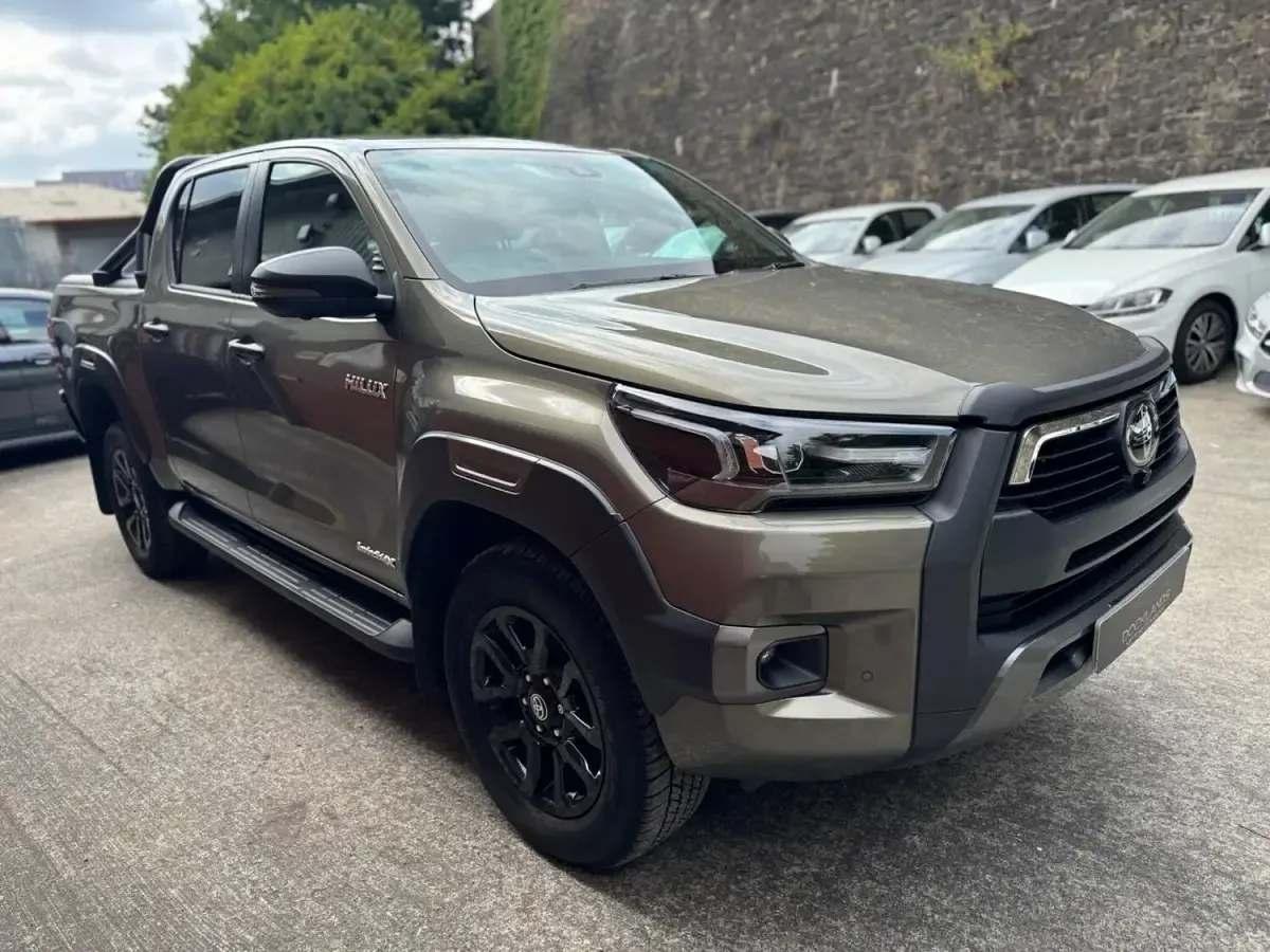 Used Toyota HiLux 204 HP (150 kW) 2025 Bronze Pickup