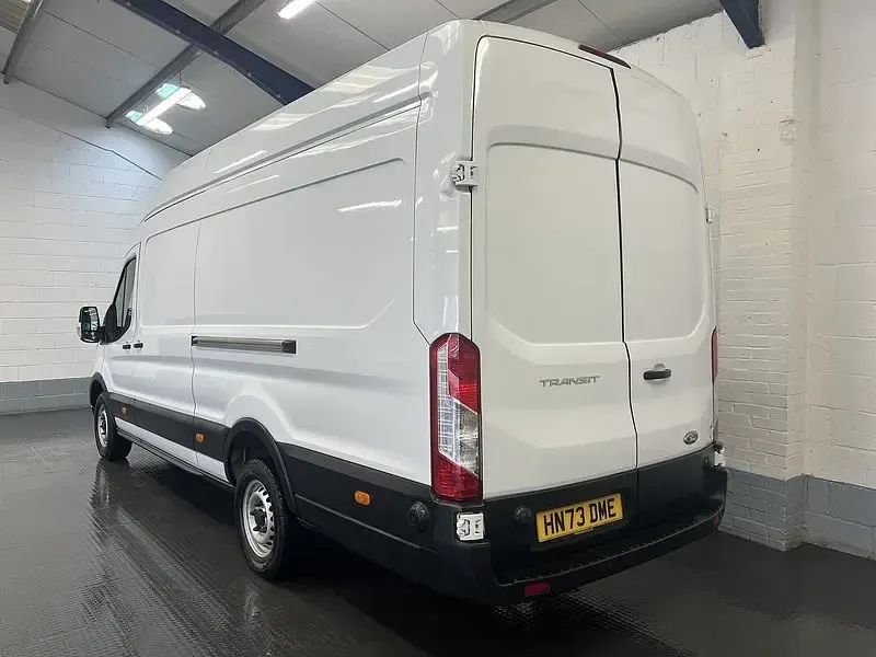 Usado Ford Transit S 130 HP (95 kW) 2023 Branco Van