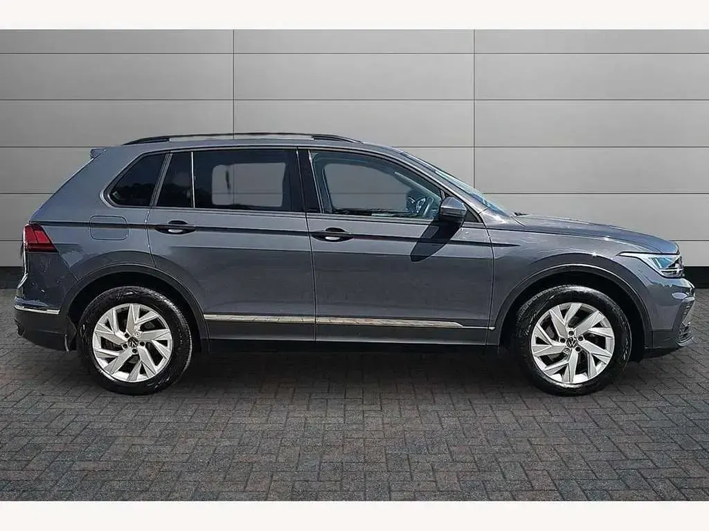 Used VW Tiguan Life 150 HP (110 kW) 2023 Grey SUV