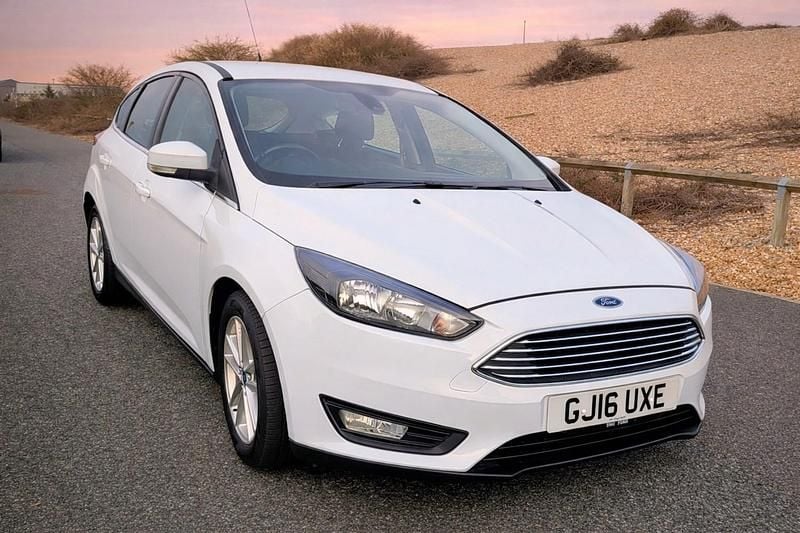 Used Ford Focus Zetec 2016 White Hatchback