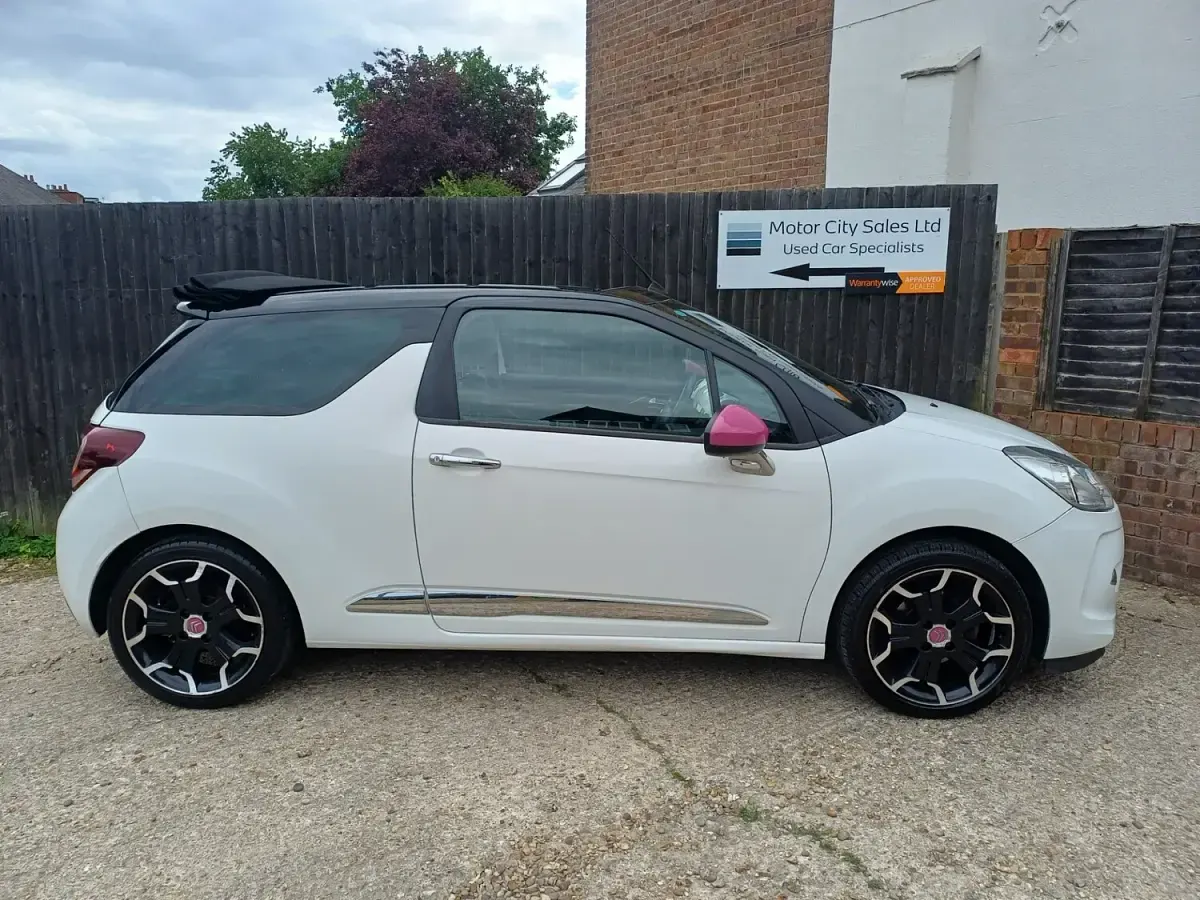 Used Citroën DS3 Cabriolet 2015 White Cabriolet