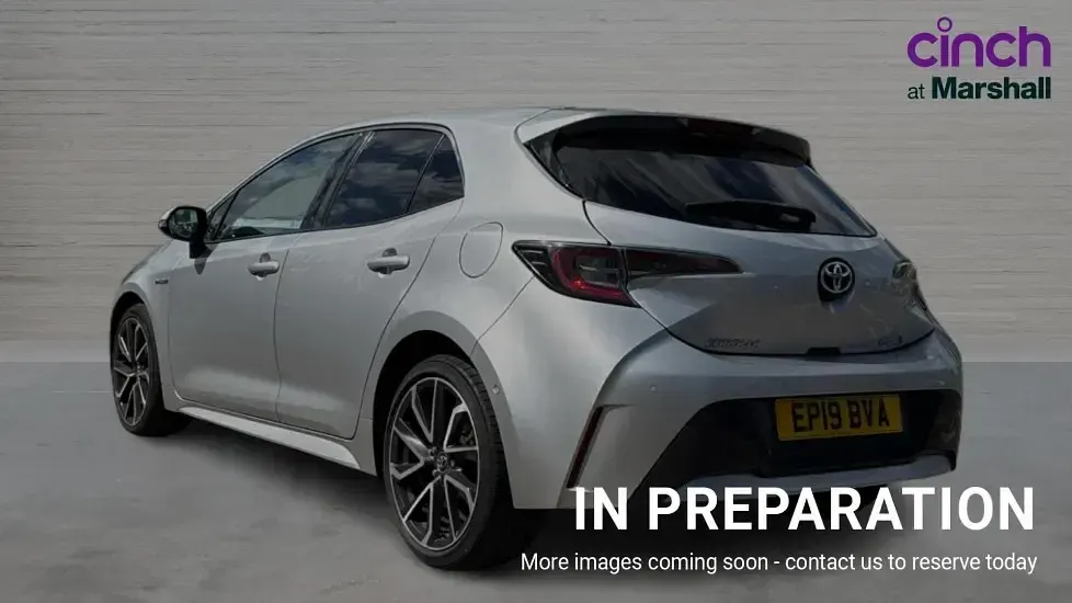Używany Toyota Corolla 122 KM (89 kW) 2019 Srebrny Hatchback