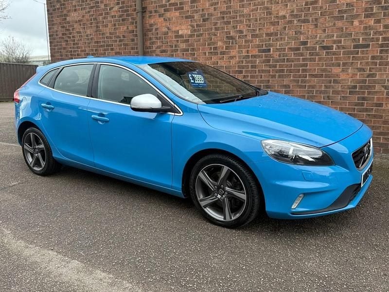 Used Volvo V40 R-Design 190 HP (139 kW) 2016 Blue Hatchback