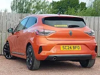 Used Renault Clio V Techno 90 HP (66 kW) 2024 Orange Hatchback