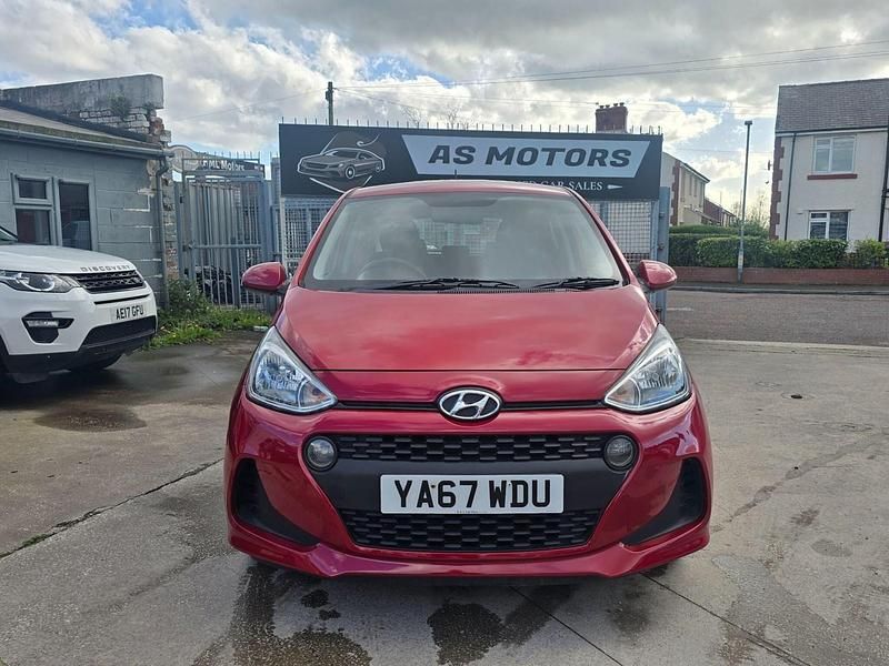 Usado Hyundai i10 SE 66 HP (48 kW) 2018 Vermelho Citadino