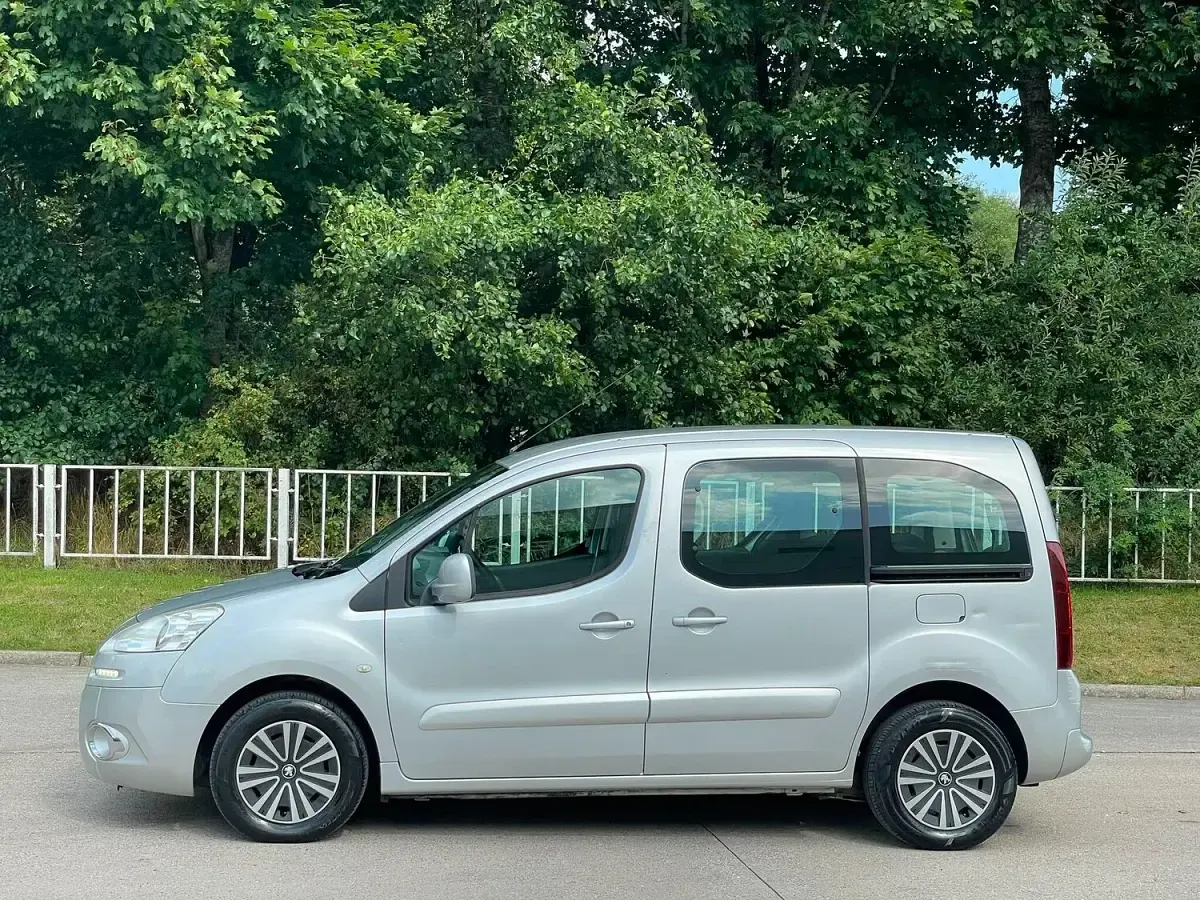 Used Peugeot TePee S 2013 Silver MPV