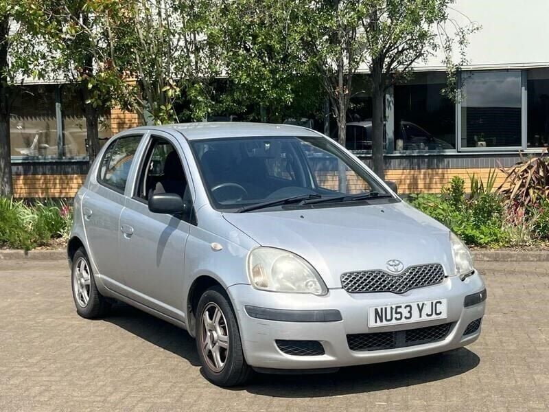 Silver Used 2003 Toyota Yaris T3 Hatchback | £800 (Super price) - Image 1/4