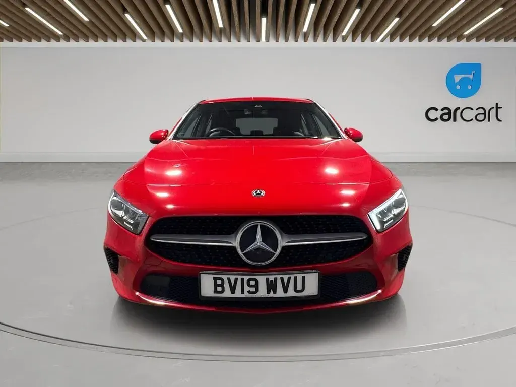 Used Mercedes A180 Executive 116 HP (85 kW) 2019 Red Hatchback