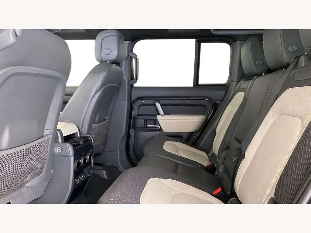 Used Land Rover Defender HSE Dynamic 300 HP (220 kW) 2023 Grey SUV