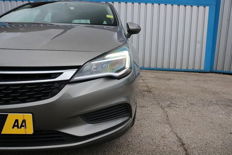 Second-hand Vauxhall Astra Design Edition 2018 Gri Break