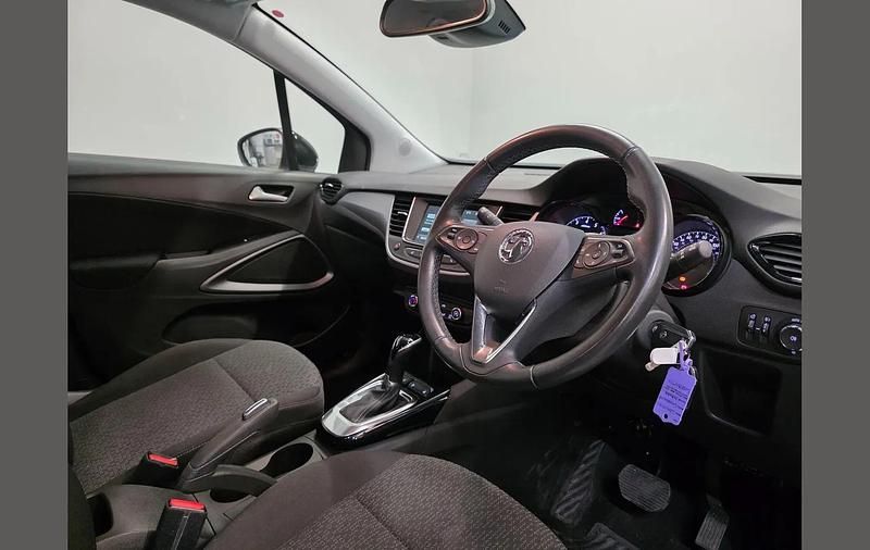 Used Vauxhall Crossland Design Edition 130 HP (95 kW) 2023 White SUV