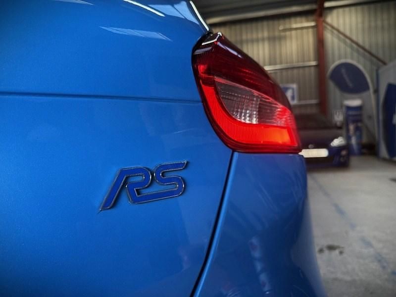 Used Ford Focus RS 350 HP (257 kW) 2017 Blue Hatchback