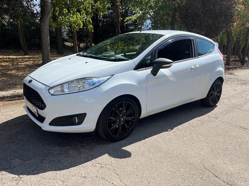 Used Ford Fiesta Zetec 2014 White Hatchback