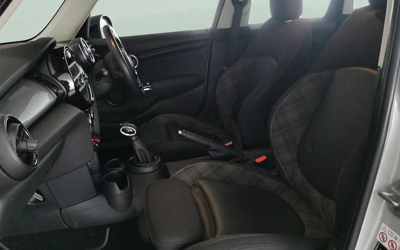 Used Mini Cooper Hatch 136 HP (100 kW) 2017 Silver Hatchback