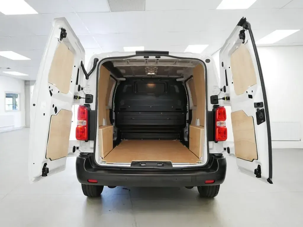 Used Vauxhall Vivaro Edition 100 HP (73 kW) 2023 White MPV