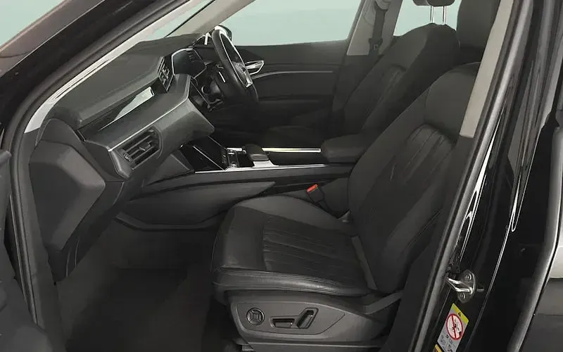 Usado Audi e-tron Comfort 230 kW (313 HP) 2022 Preto SUV