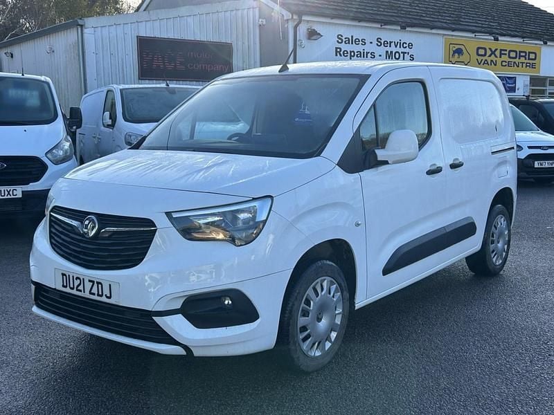White Used 2021 Vauxhall Combo Sportive | £9,975 (Good price) - Image 1/4