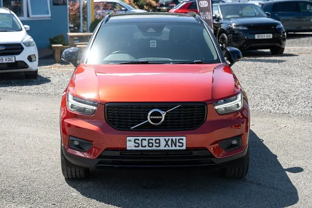 Used Volvo XC40 R-Design 150 HP (110 kW) 2019 Red SUV