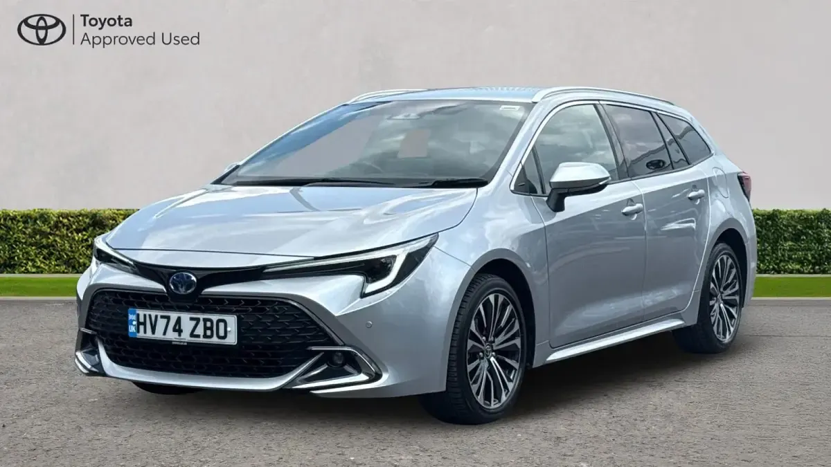 Used Toyota Corolla Design 140 HP (102 kW) 2024 Silver metallic Estate