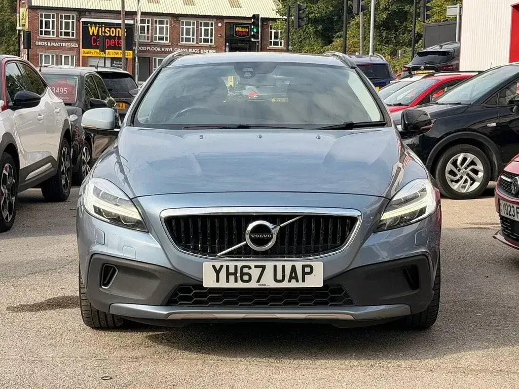 Used Volvo V40 Pro 152 HP (111 kW) 2017 Blue Hatchback