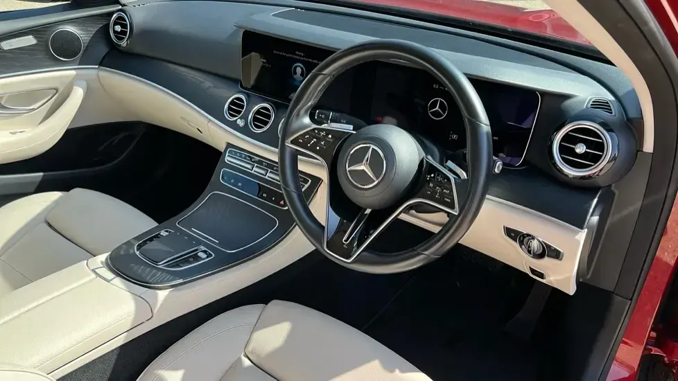 Used Mercedes E300 AMG Line Premium 306 HP (225 kW) 2023 Red