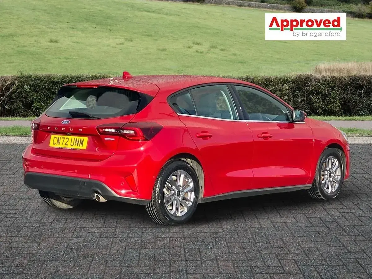 Używany Ford Focus Titanium 125 KM (91 kW) 2022 Czerwony Hatchback