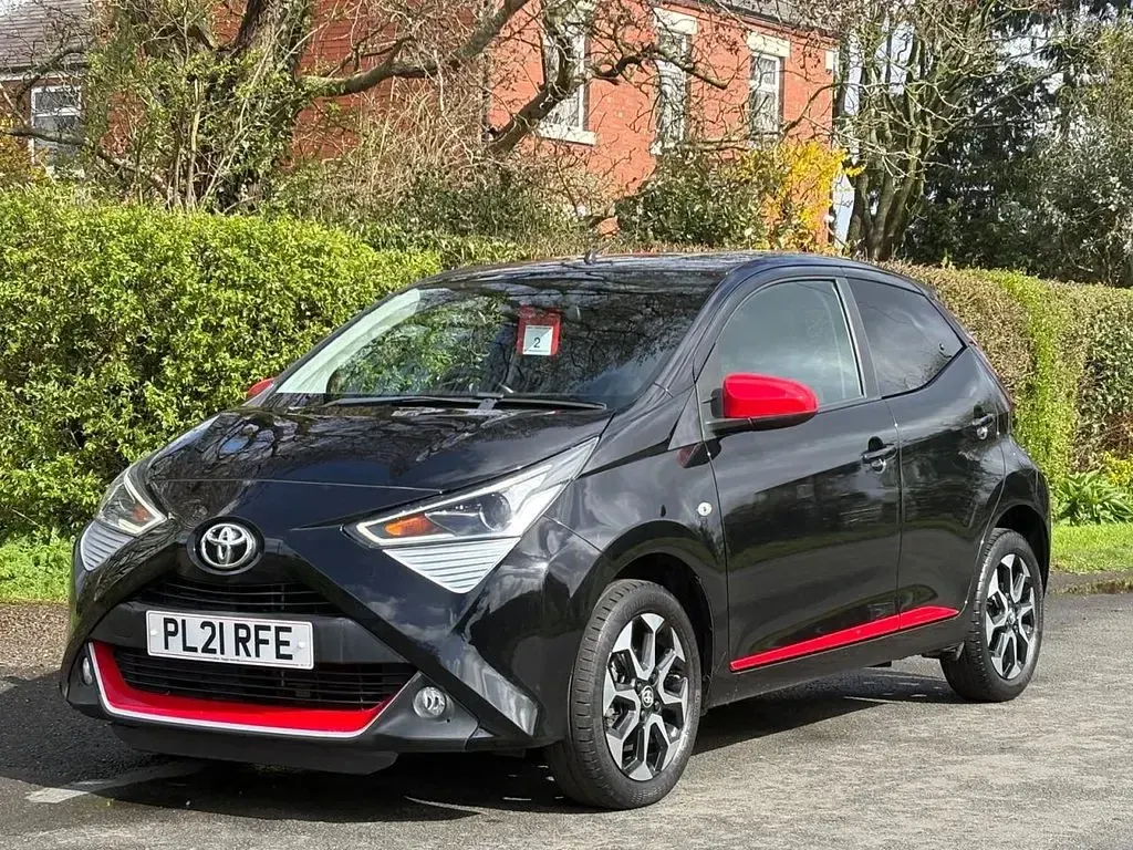 Begagnad Toyota Aygo Trend 71 HK (52 kW) 2021 Svart Halvkombi
