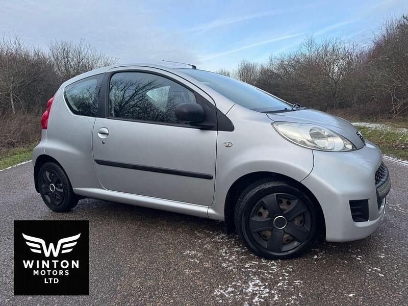Used Peugeot 107 68 HP (50 kW) 2011 Silver Hatchback