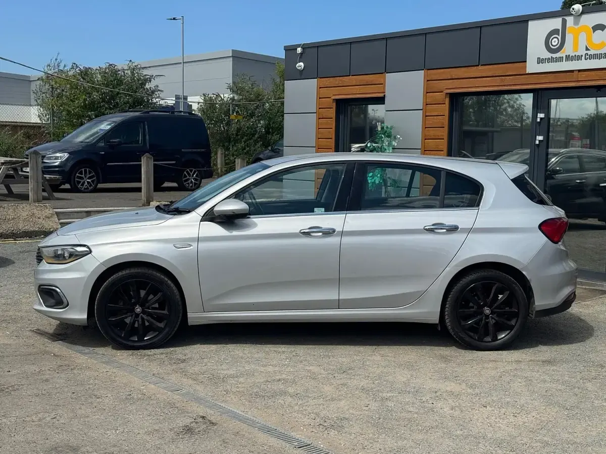 Used Fiat Tipo Lounge 95 HP (69 kW) 2017 Silver Hatchback